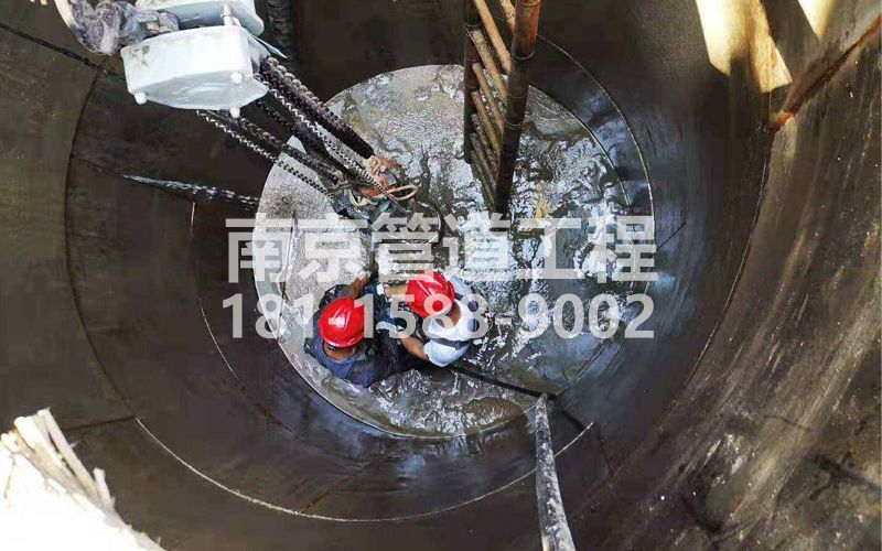 242白马镇污水池清理