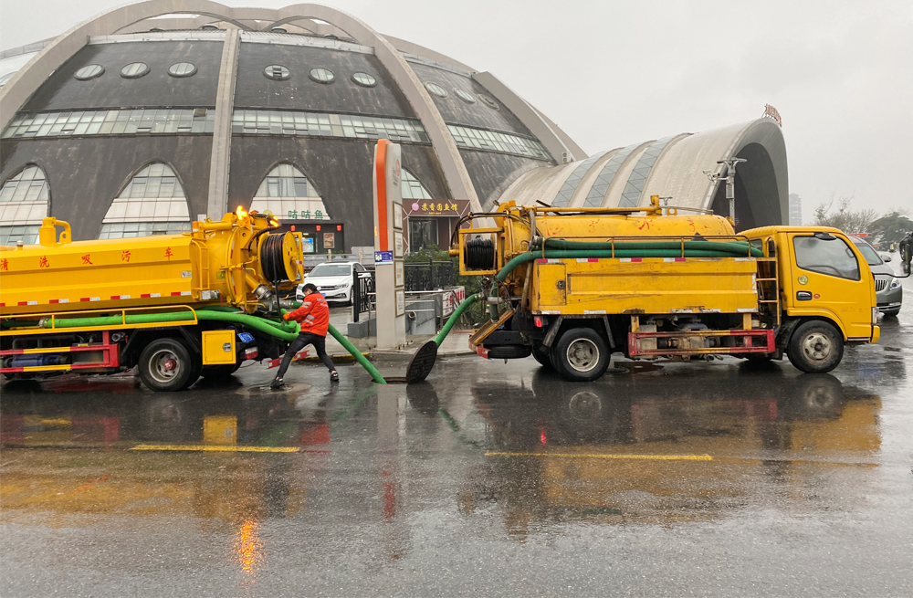 271白马镇商场管道清淤