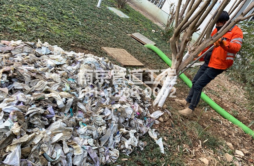 315白马镇化粪池垃圾清理